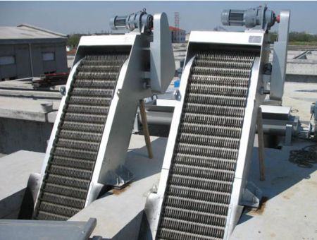 點擊查看詳細信息<br>標(biāo)題：機械格柵除污機 閱讀次數(shù)：2916